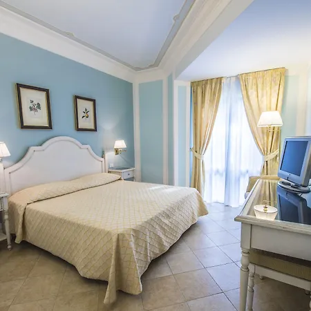 Hotel Daphne Giardini Naxos
