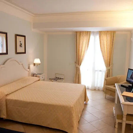 Hotel Daphne Giardini Naxos