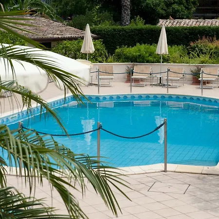 Hotel Daphne 4*