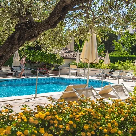 Hotel Daphne 4*