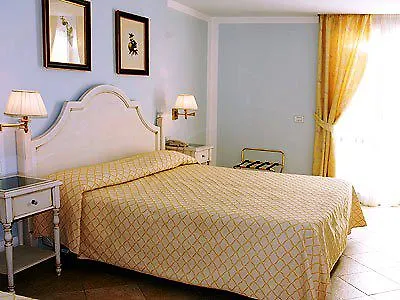 Daphne Hotel 4*