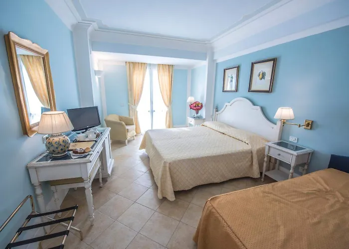 Hotel Daphne 4*