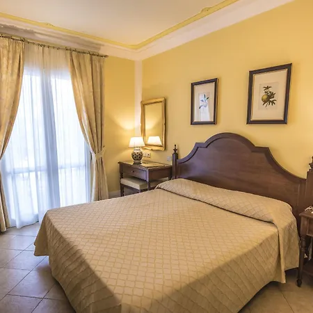Daphne Hotel Giardini Naxos
