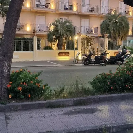 Daphne Giardini-Naxos