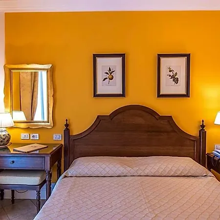 Hotel Daphne 4*