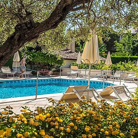 Daphne Hotel Giardini-Naxos