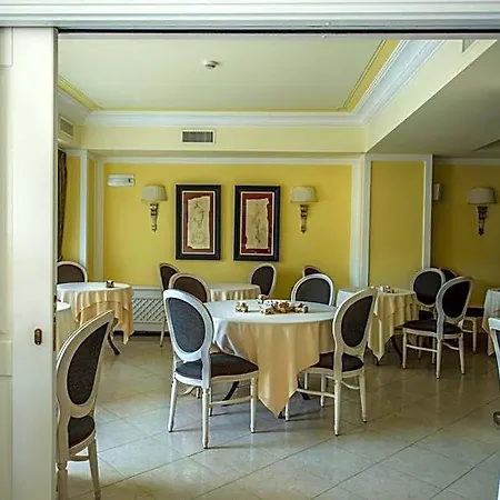 Daphne Hotel 4*