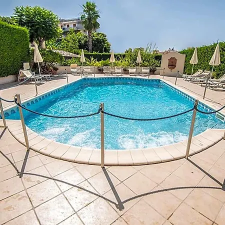 Hotel Daphne 4*