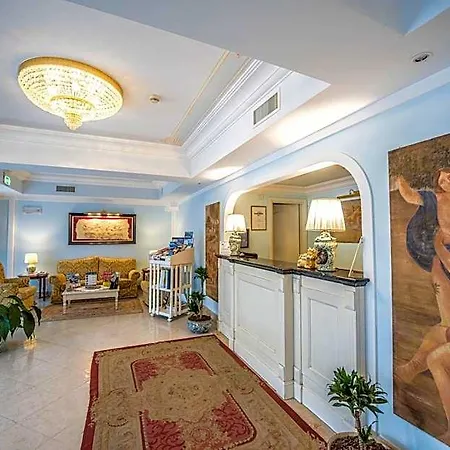 Daphne Hotel 4*