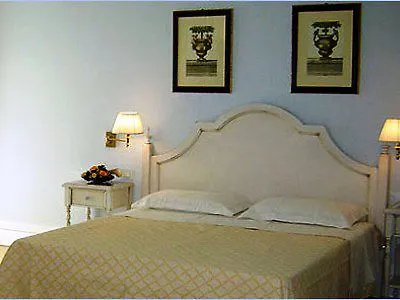 Daphne Hotel