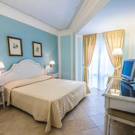 Hotel Daphne Giardini Naxos