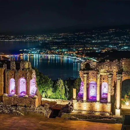 Daphne Giardini-Naxos