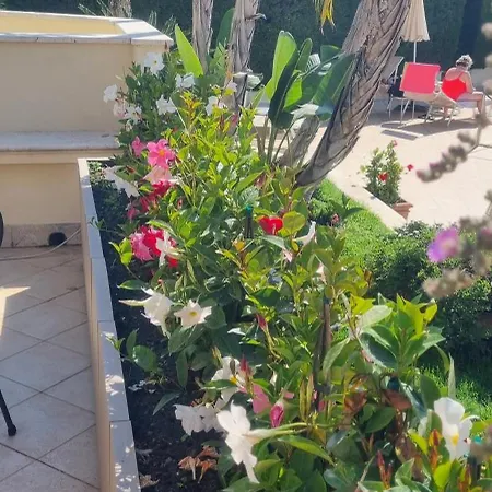 达芙妮别墅酒店