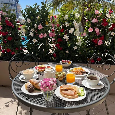 Daphne Hotel