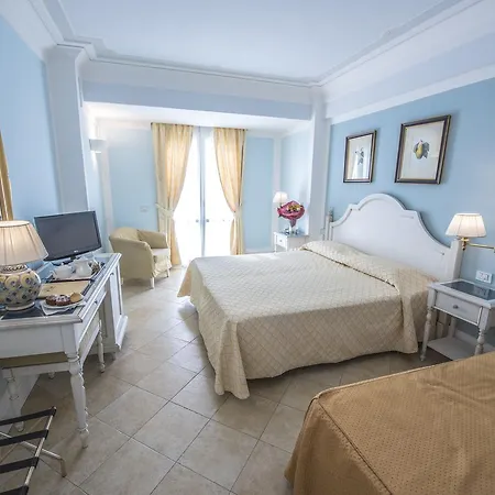 Hotel Daphne Giardini-Naxos