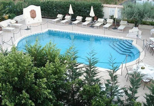 Daphne Giardini-Naxos